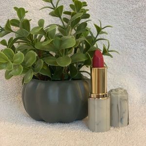 Aloe Lipstick: Shade B8